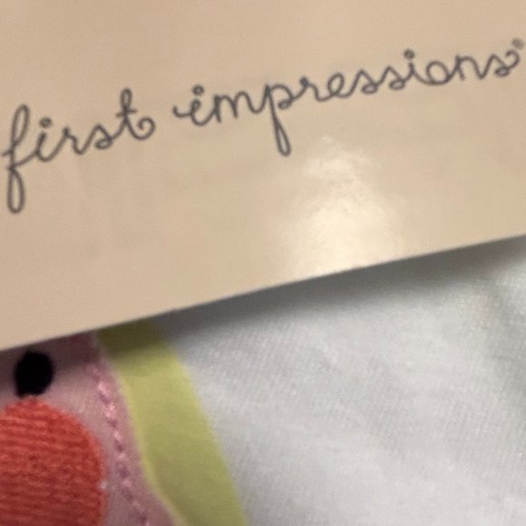 FIRST IMPRESSIONS WHITE TEE WITH LOGO BEST OFFER EXCEPTED - Picture 6 of 7